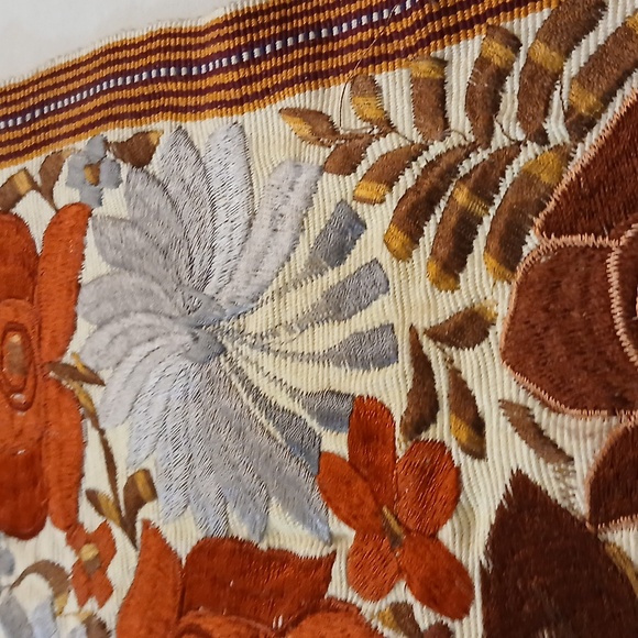 Vintage Embroidered Table Runner - Picture 3 of 10